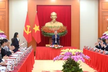 苏林总书记主持会议。