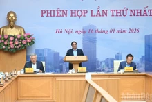 范明正总理主持会议。