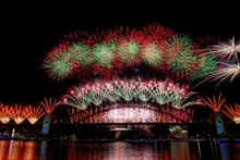 2026年新年之际，澳大利亚悉尼海港大桥燃放了烟花。