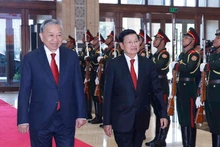 越共中央总书记苏林和老挝人民革命党中央总书记、国家主席通伦·西苏里。