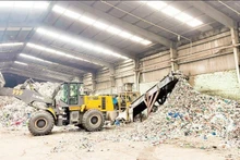 广宁省蓝石水泥厂原材料废料储存处。