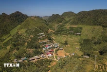 位于云山乡的芒族人村庄。