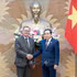 越南国会主席陈青敏与德国联邦议院副议长博多·拉梅洛。（图片来源：越通社）
