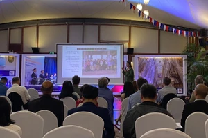 纪念典礼场景。