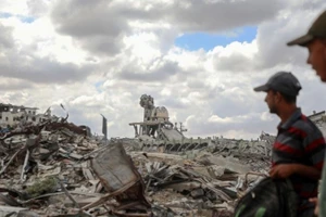 加沙地带汗尤尼斯冲突中损毁的建筑物。（图片来源：新华社/越通社）