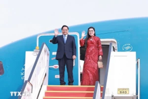 越南政府总理范明正偕夫人开始对科威特进行正式访问。（图片来源：越通社）