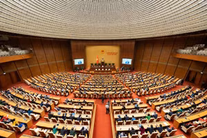 附图：越南第十五届国会第十次会议场景。