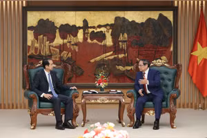 范明正总理会见中国驻越南大使何炜。（图片来源：VGP）