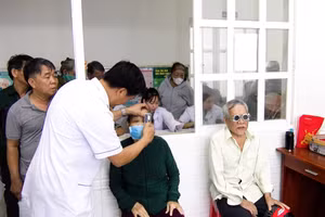 胡志明市为1.6万民众提供免费体检。