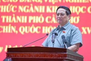 政府总理范明正在会上发表讲话。（图片来源：政府网）