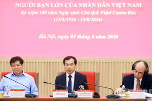 “菲德尔·卡斯特罗同志——古巴革命的伟大领袖、坚强的国际战士、越南人民的伟大朋友”学术研讨会举行，旨在纪念菲德尔·卡斯特罗·鲁斯主席诞辰100周年。（范强 摄）