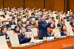越共中央总书记、国家主席苏林以及各位党和国家领导人出席会议。（维灵 摄）