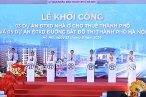 政府总理黎明兴和各位代表出席3个租赁住房建设投资项目和5个城市铁路项目同步开工仪式。