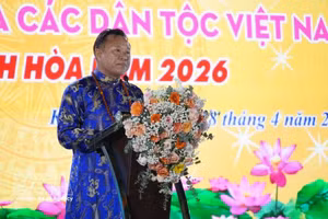 庆和省文化体育与旅游厅副厅长黎文华在开幕式上发表讲话。（图片来源：越通社）