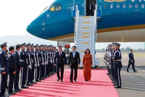 国家主席梁强抵达韩国开始出席2025年APEC领导人会议周系列活动。（春奇 摄）