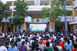 河内陈仁宗高中举办2026—2027学年高一新生见面会。（图片来源：越通社）