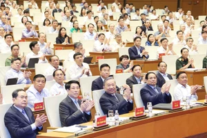 苏林总书记和各位领导代表出席会议。（图片来源：越通社）