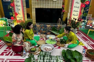 在2026年春季博览会上展示的各类产品中，扁米粽是最受关注的产品系列之一。（图片来源：越通社）