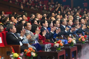 国家主席梁强出席 2026 年'家乡之春'特别文艺晚会。（水原 摄）