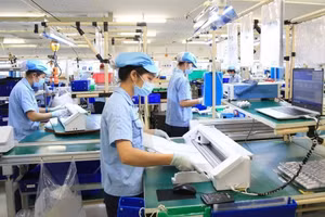 附图：推动出口实现两位数增长。