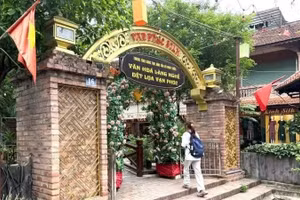 河内万福丝绸村是备受国内外游客青睐的旅游目的地。