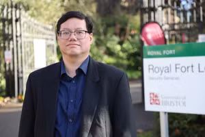 英国布里斯托大学高级讲师胡国俊博士。