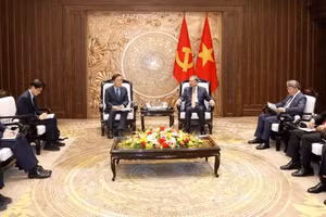 越共中央总书记、国家主席苏林会见韩国国土交通部长官金允德。