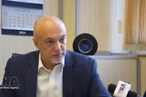 俄罗斯律师协会宪法意识发展委员会主席、俄宪法起草工作组组长奥列格·格尔曼诺维奇·鲁缅采夫。（图片来源：越通社）