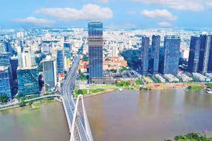 胡志明市加速完善越南国际金融中心的制度和技术基础设施建设，吸引数十亿美元投资资金助力经济发展。（松英 摄）