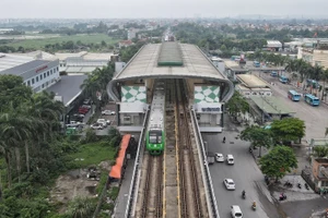 丙午年春节河内市提供免费公共交通服务。（图片来源：越通社）