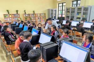 少数民族学生获得信息学教育。