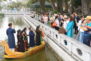 《Bắc Bling》音乐短片走红后，北宁旅游产品受到众多游客青睐。（图片来源：越通社）