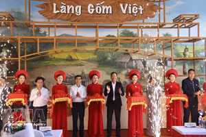 “越南陶艺村”项目试营业发布仪式。（图片来源：越通社）