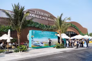 Vingroup在广宁省的海滨都市项目对面即是河内-广宁高速铁路车辆段车站。（图片来源：越通社）