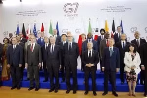 2026年5月19日，与会代表在法国巴黎举行的七国集团财长会议上合影留念。（图片来源：共同社/越通社）