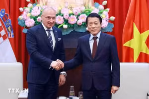越共中央政治局委员、公安部长梁三光大将会见克罗地亚外交和欧洲事务部长戈登•格利奇•拉德曼。