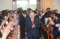 越共中央总书记苏林出席越共中央办公厅“庆建党—贺新春”见面会。