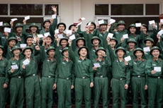 新兵兴高采烈在单位履行选举权利【组图】