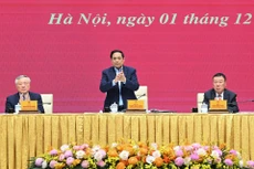 范明正总理出席会议。