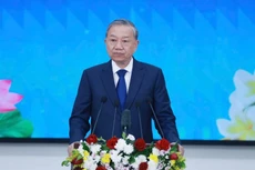 越共中央总书记苏林在老挝国家政治行政学院发表施政演讲。