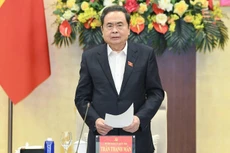 国会主席陈青敏在会上发表讲话。