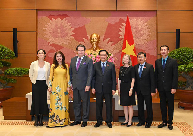 越南国会主席王廷惠分别会见美国和加拿大驻越南大使(组图) ảnh 4 越南国会主席王廷惠分别会见美国和加拿大驻越南大使(组图) ảnh 4