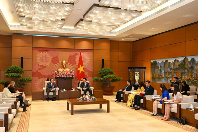 越南国会主席王廷惠分别会见美国和加拿大驻越南大使(组图) ảnh 2 越南国会主席王廷惠分别会见美国和加拿大驻越南大使(组图) ảnh 2