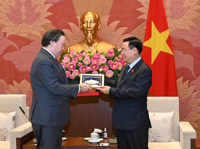 越南国会主席王廷惠分别会见美国和加拿大驻越南大使(组图) ảnh 3 越南国会主席王廷惠分别会见美国和加拿大驻越南大使(组图) ảnh 3