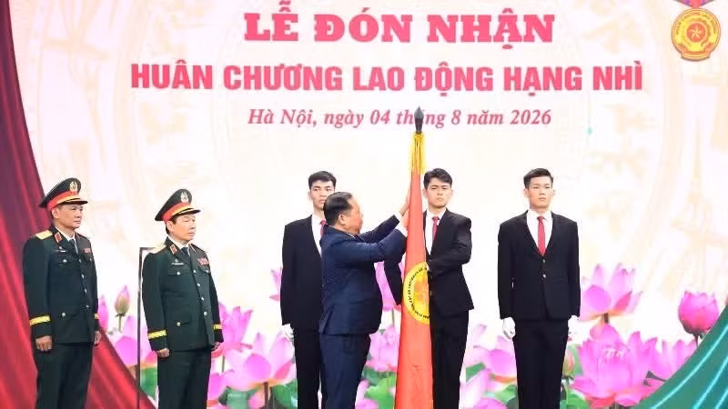 越南橙剂/二恶英受害者协会荣获二级劳动勋章。