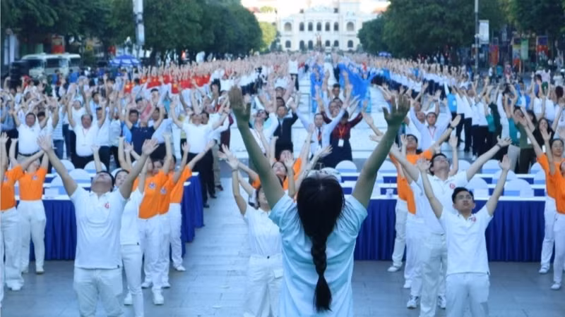 附图：胡志明市推动医疗服务进万家。