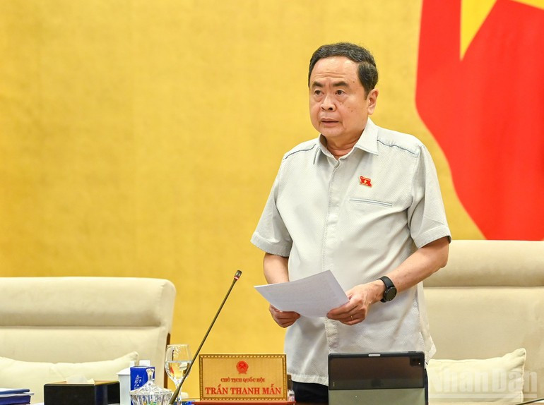 越南国会主席陈青敏在闭幕式致辞。