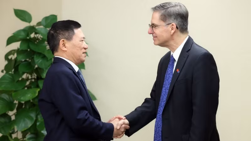 越南政府副总理胡德福会见世行副行长哈拉米略。（图片来源：VGP）