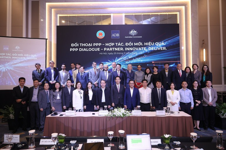 与会代表合影。