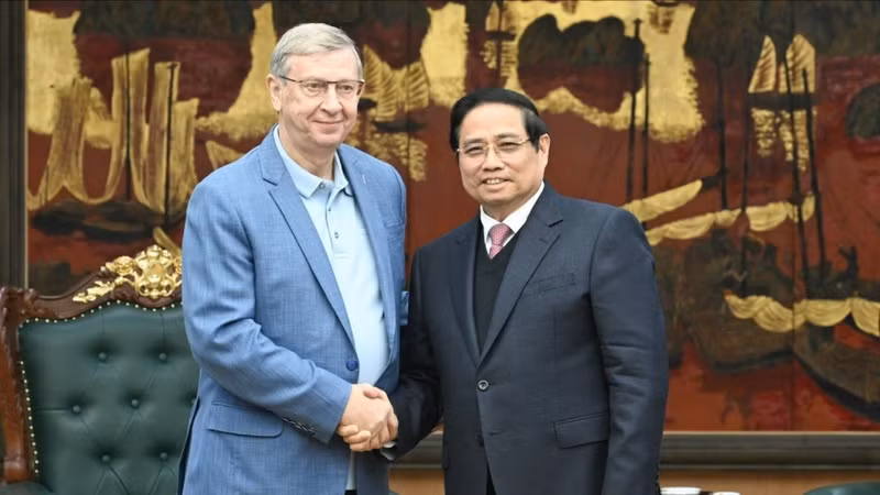 越南政府总理范明正总理会见俄罗斯系统金融股份公司董事长弗拉基米尔·彼得罗维奇·叶夫图申科夫。